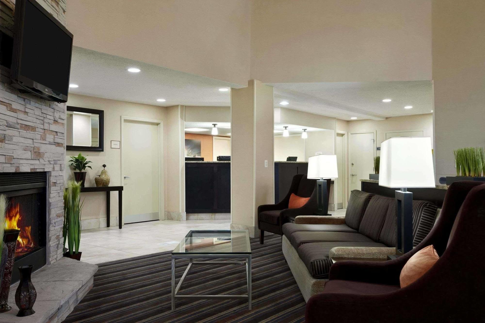 Hawthorn Suites Of Трой Екстер'єр фото