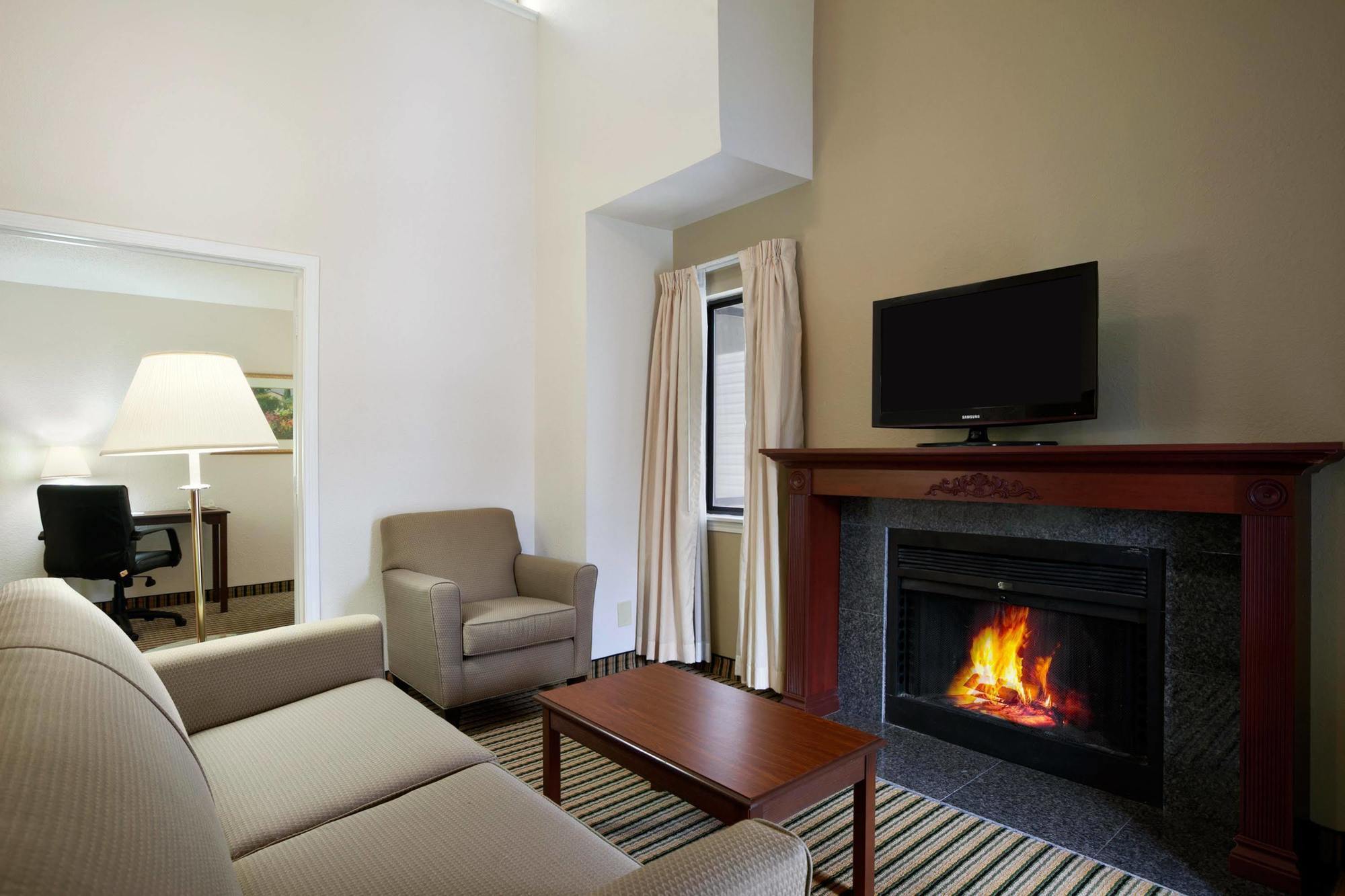 Hawthorn Suites Of Трой Екстер'єр фото