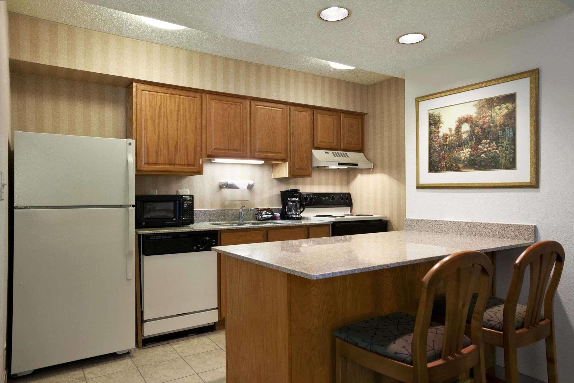 Hawthorn Suites Of Трой Екстер'єр фото