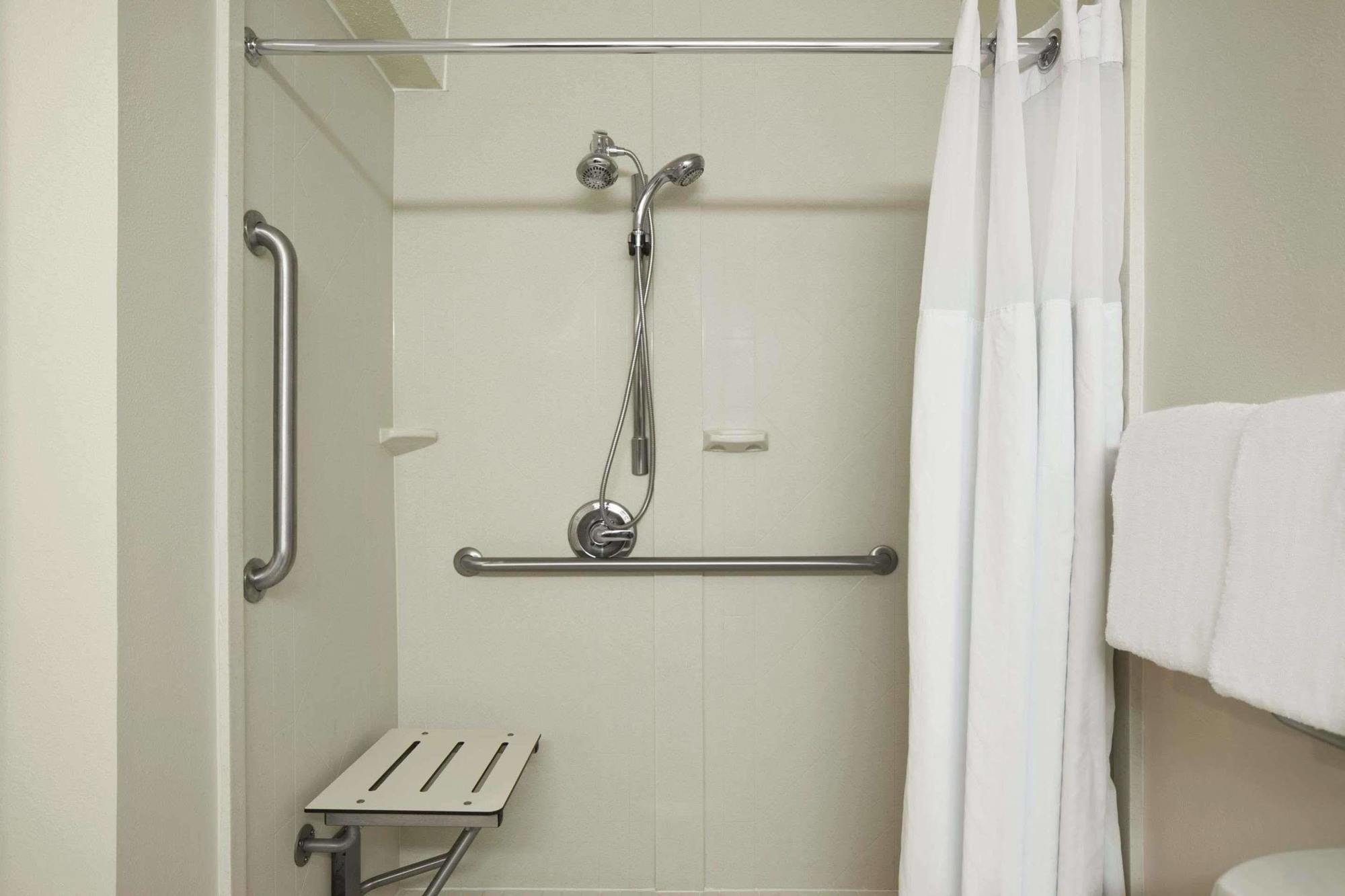 Hawthorn Suites Of Трой Екстер'єр фото