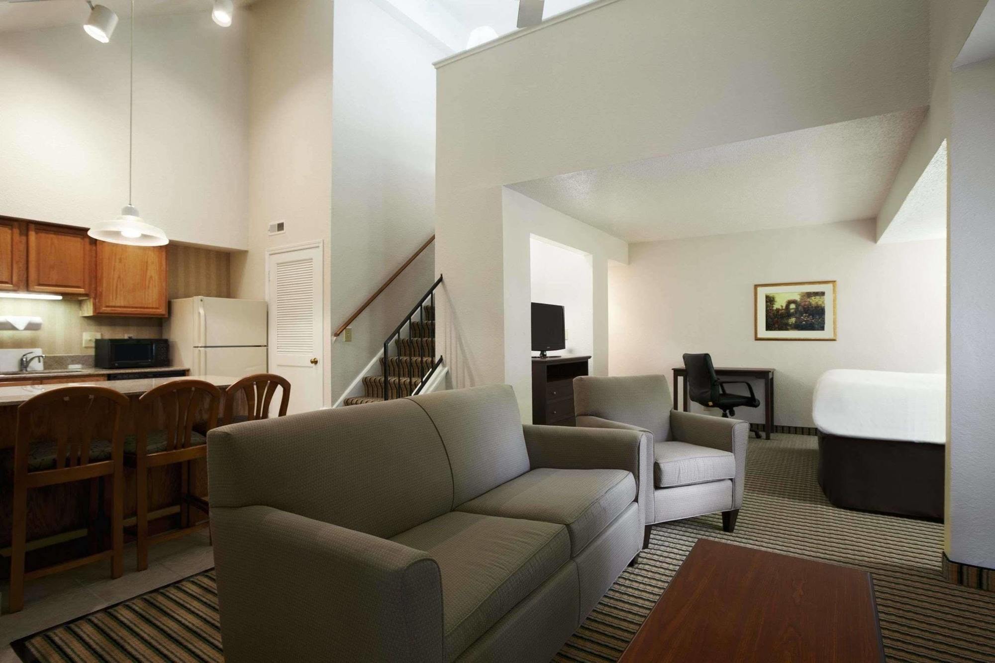 Hawthorn Suites Of Трой Екстер'єр фото