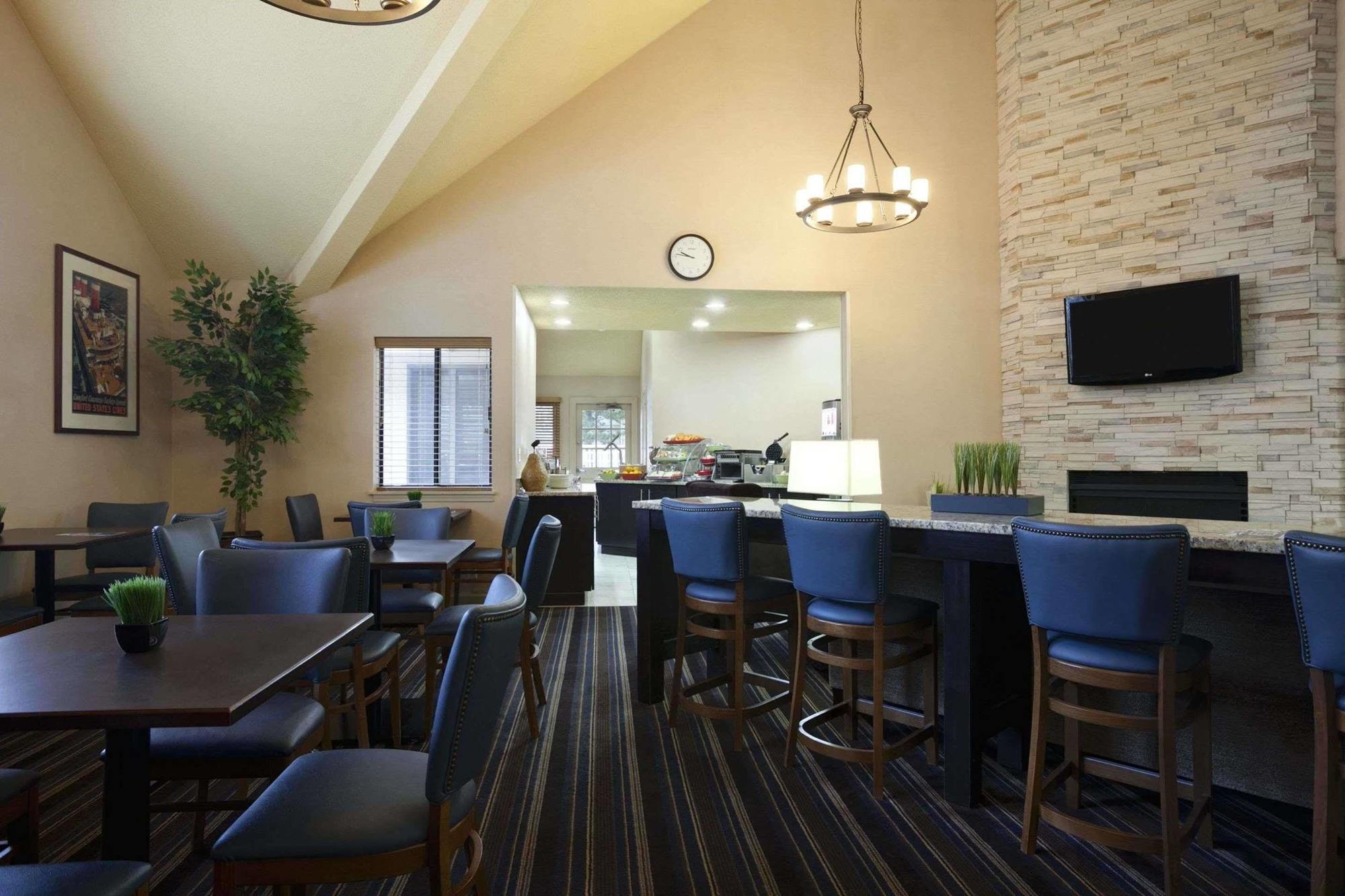 Hawthorn Suites Of Трой Екстер'єр фото