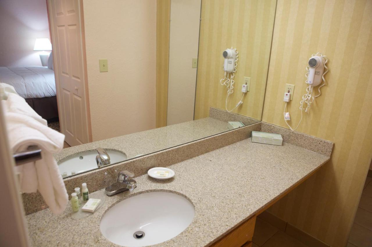 Hawthorn Suites Of Трой Екстер'єр фото